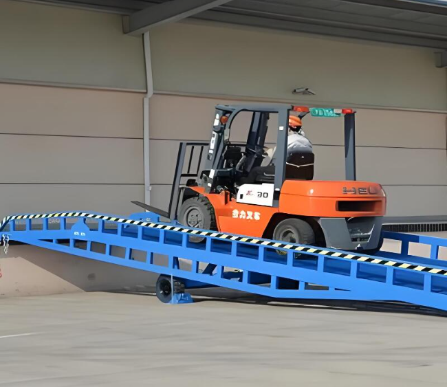 临高移动式卸货平台（叉车用）